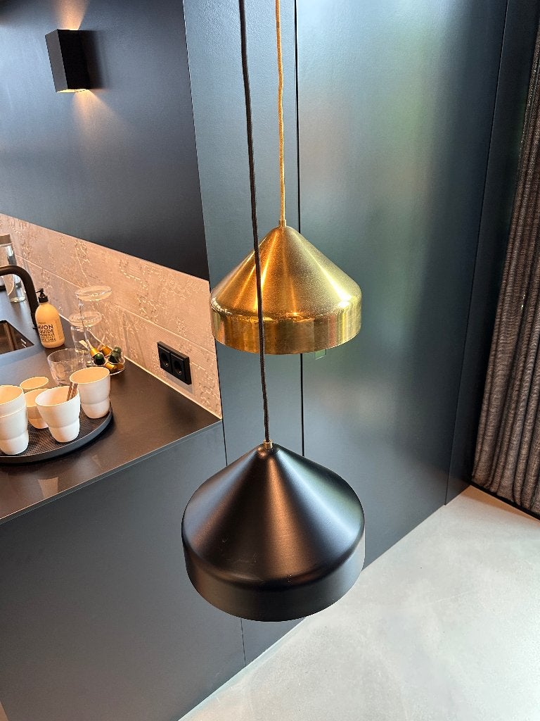 Vij5 Lloop hanglampen meerdere stuks zwart en messing, Waterstad 23, High-end Furniture, Zo goed als nieuw, Metaal