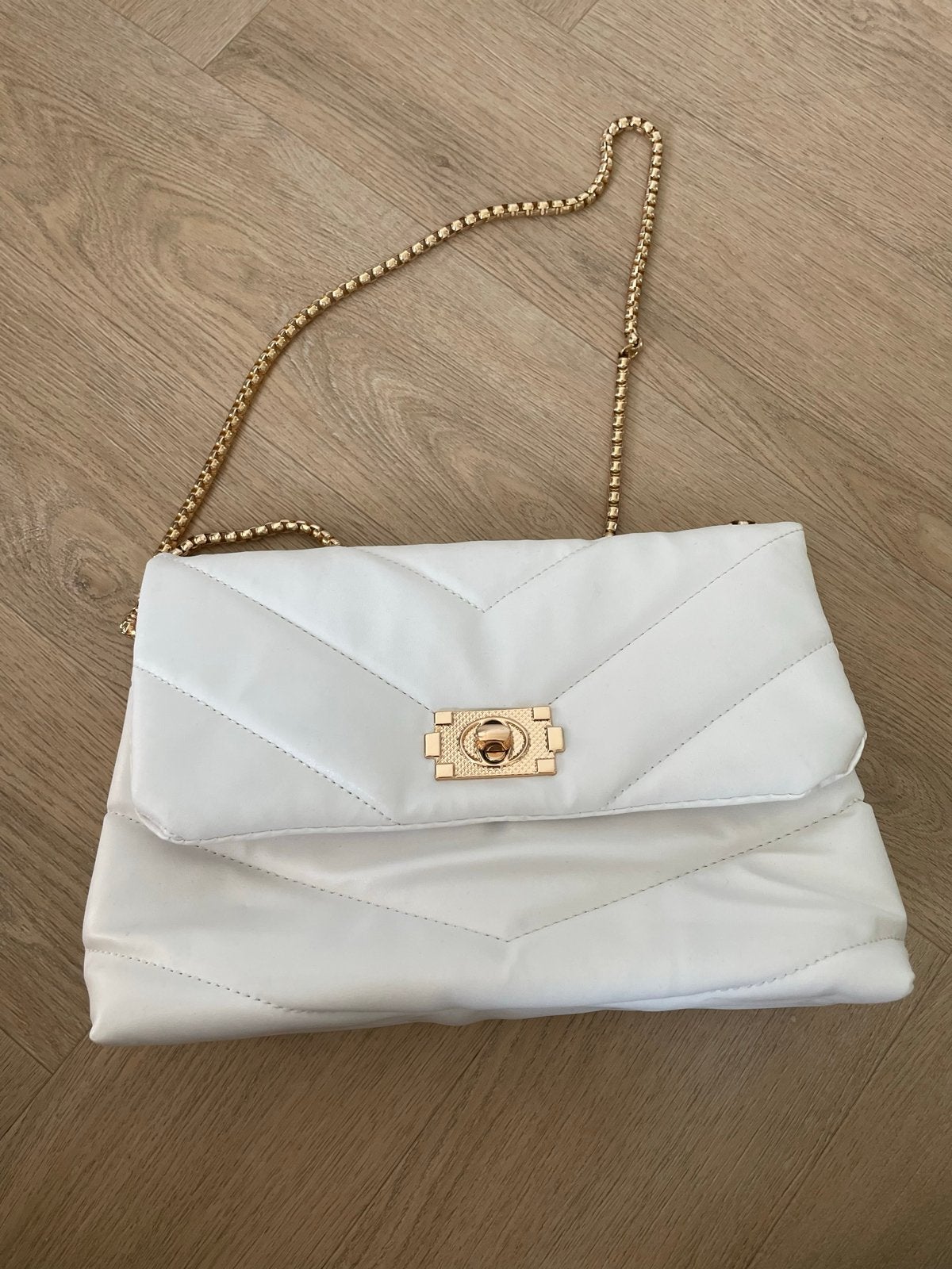 Witte schoudertas met gouden ketting tas, Ophalen, Zo goed als nieuw, Wit, Schoudertasje