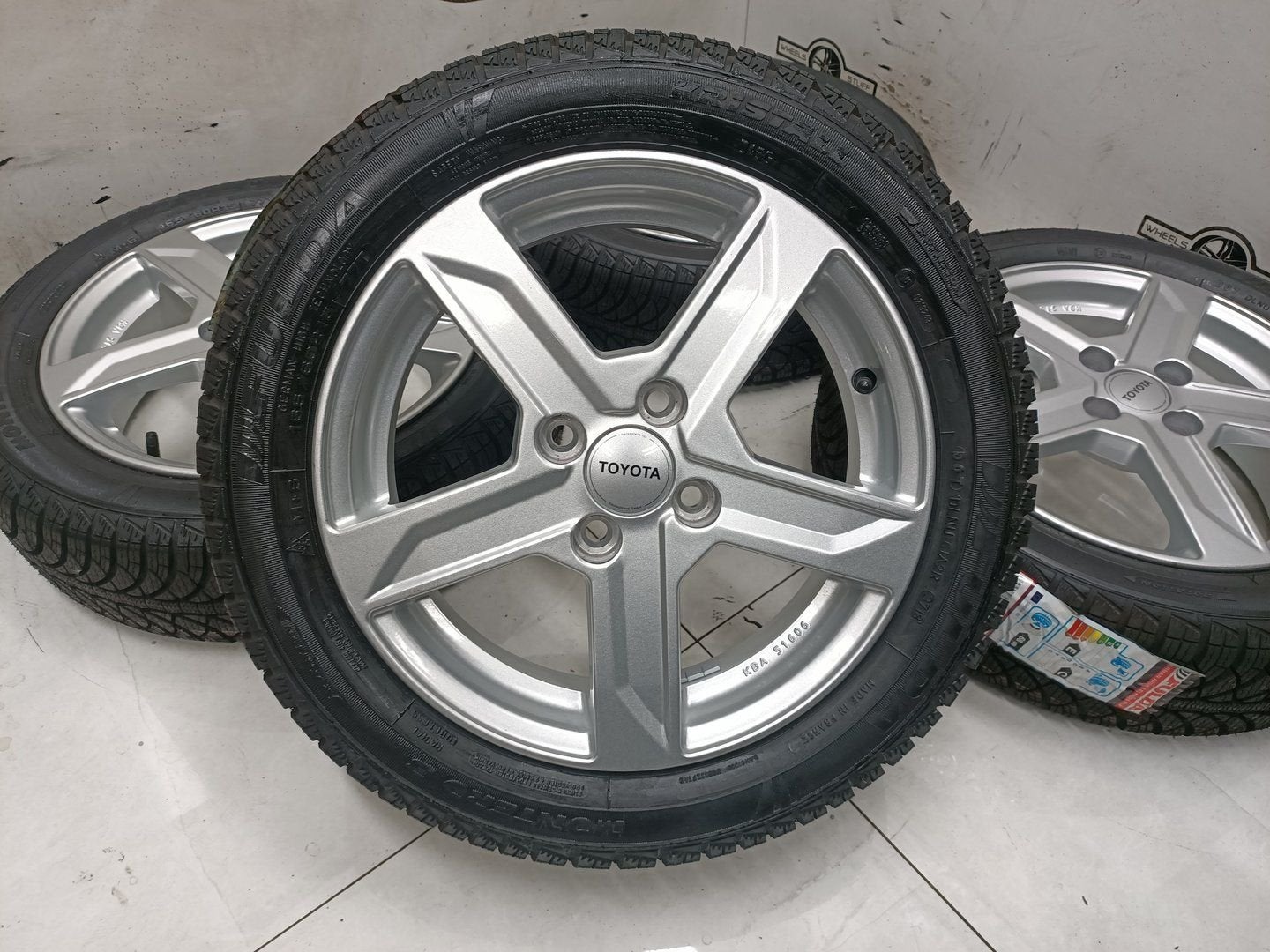 Toyota Aygo lichtmetaal velgen 15"inch winterbanden 4x100, Gebruikt, -, -, Banden en Velgen