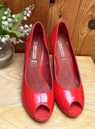 L’Emotion schoenen maat 37 [DM], Kleding | Dames, Ophalen of Verzenden, Zo goed als nieuw, Schoenen met hoge hakken, Rood