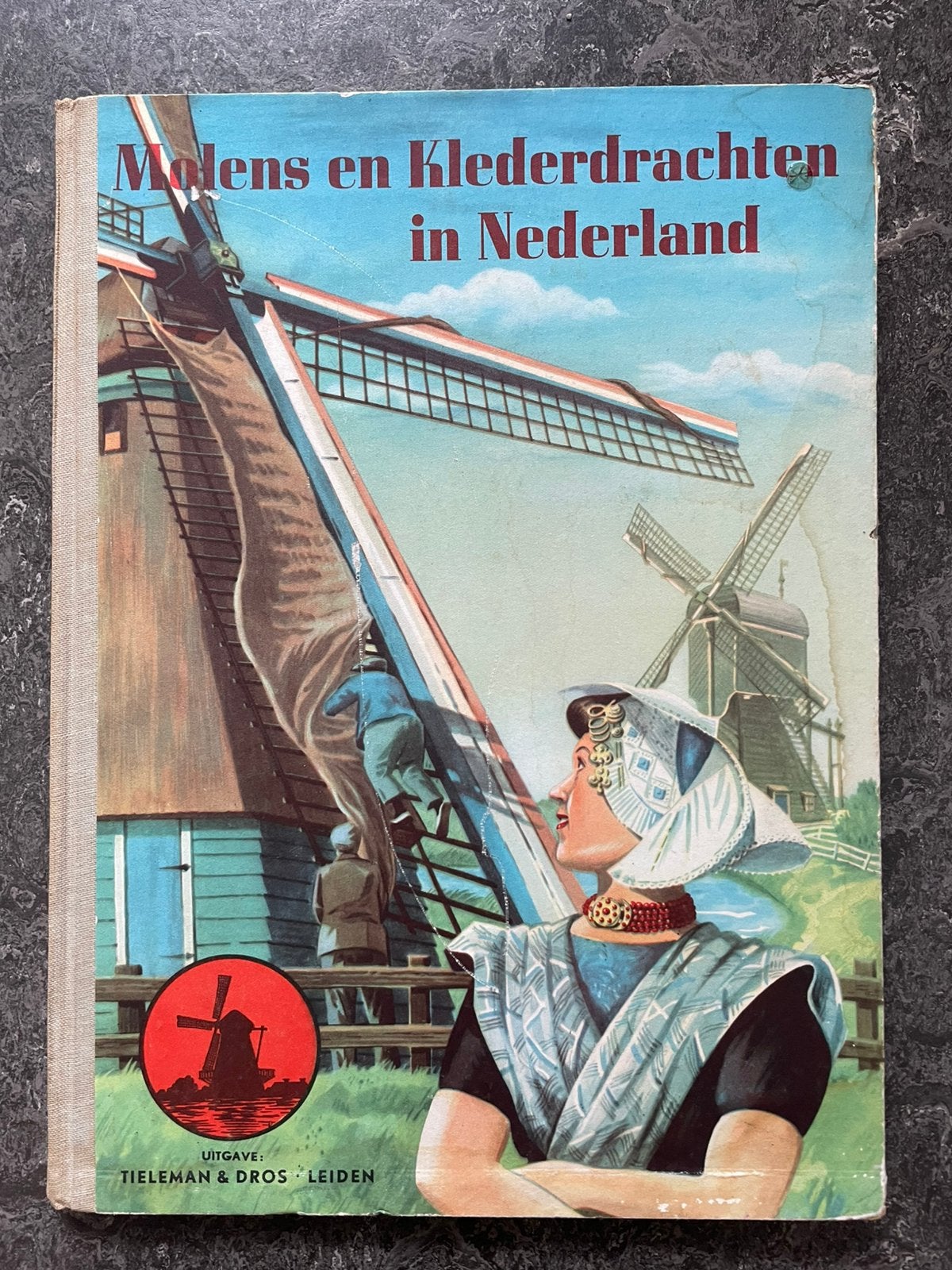 Molens en Klederdrachten in Nederland, Ophalen of Verzenden, Zo goed als nieuw