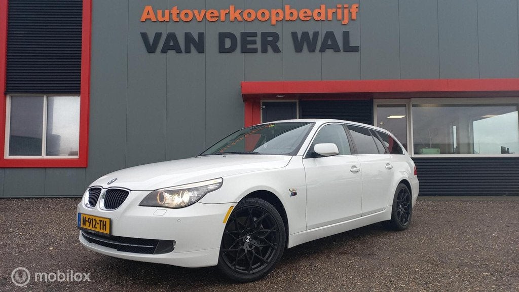 BMW 5-serie Touring 530xi 4X4/LUCHTVERING ACHTER/IN TOPSTAAT, Auto's, Gebruikt, 2000 kg, Handgeschakeld, Vierwielaandrijving