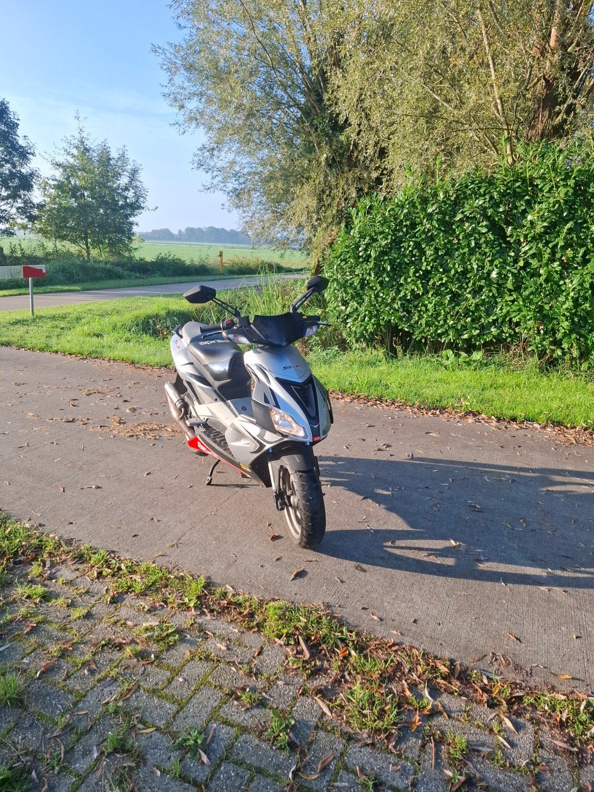 Aprilia SR 50 Factory - Sportief en Watergekoeld, Tweetakt, SR 50, Ophalen of Verzenden, Zo goed als nieuw
