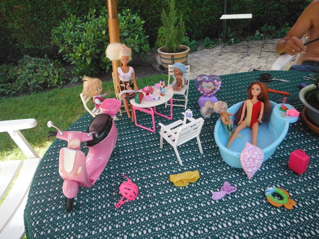 barbie met zwembaden tuinset, Ophalen, Gebruikt, Barbie