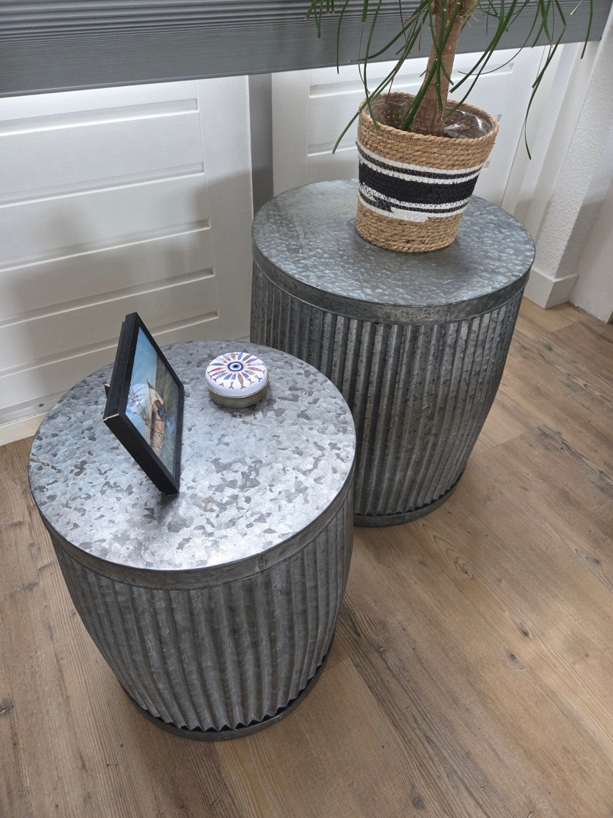 Set van 2 zinken tonnen - decoratief en veelzijdig, Gebruikt, Ophalen of Verzenden, Landelijk, Metaal