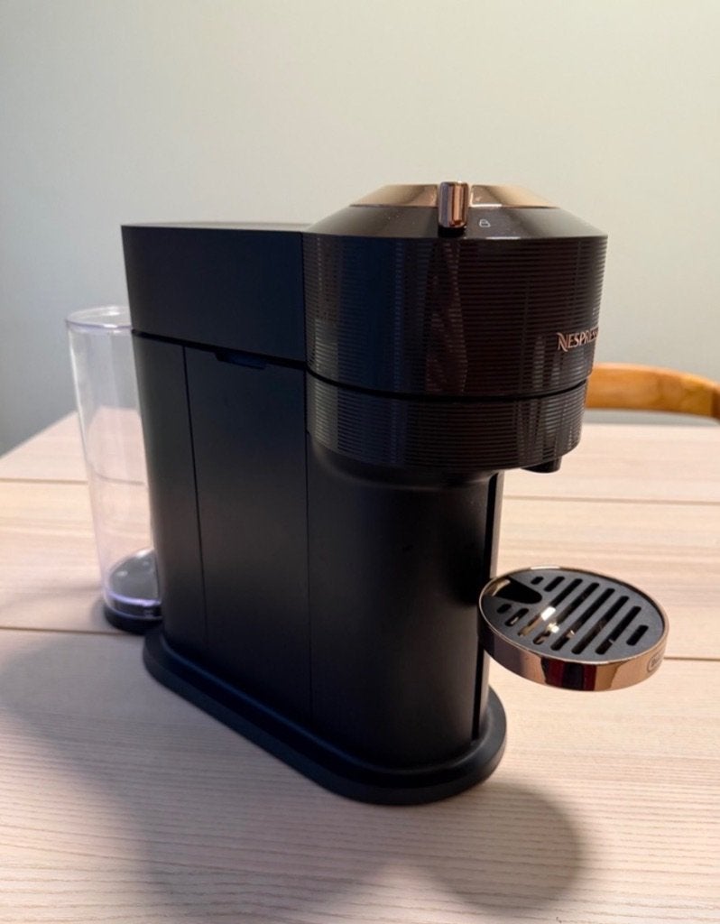 NESPRESSO VERTUO NEXT PREMIUM coffee machine Rose Gold, Witgoed en Apparatuur, Ophalen, Zo goed als nieuw, Koffiemachine