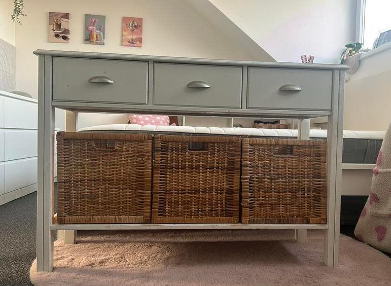 Houten dressoir met manden, Huis en Inrichting, Kasten | Dressoirs, Ophalen, Gebruikt, Broccant, 50 tot 100 cm