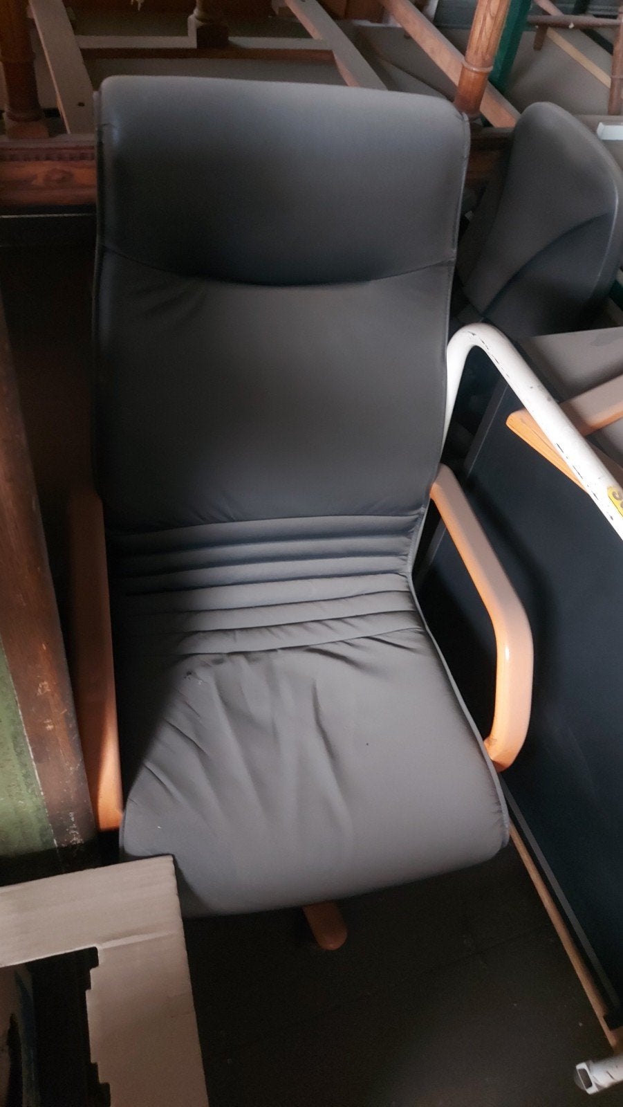 leder en houten stoelen met tafel bureau en kastjes, Huis en Inrichting, Ophalen, Gebruikt, Zwart, Hout
