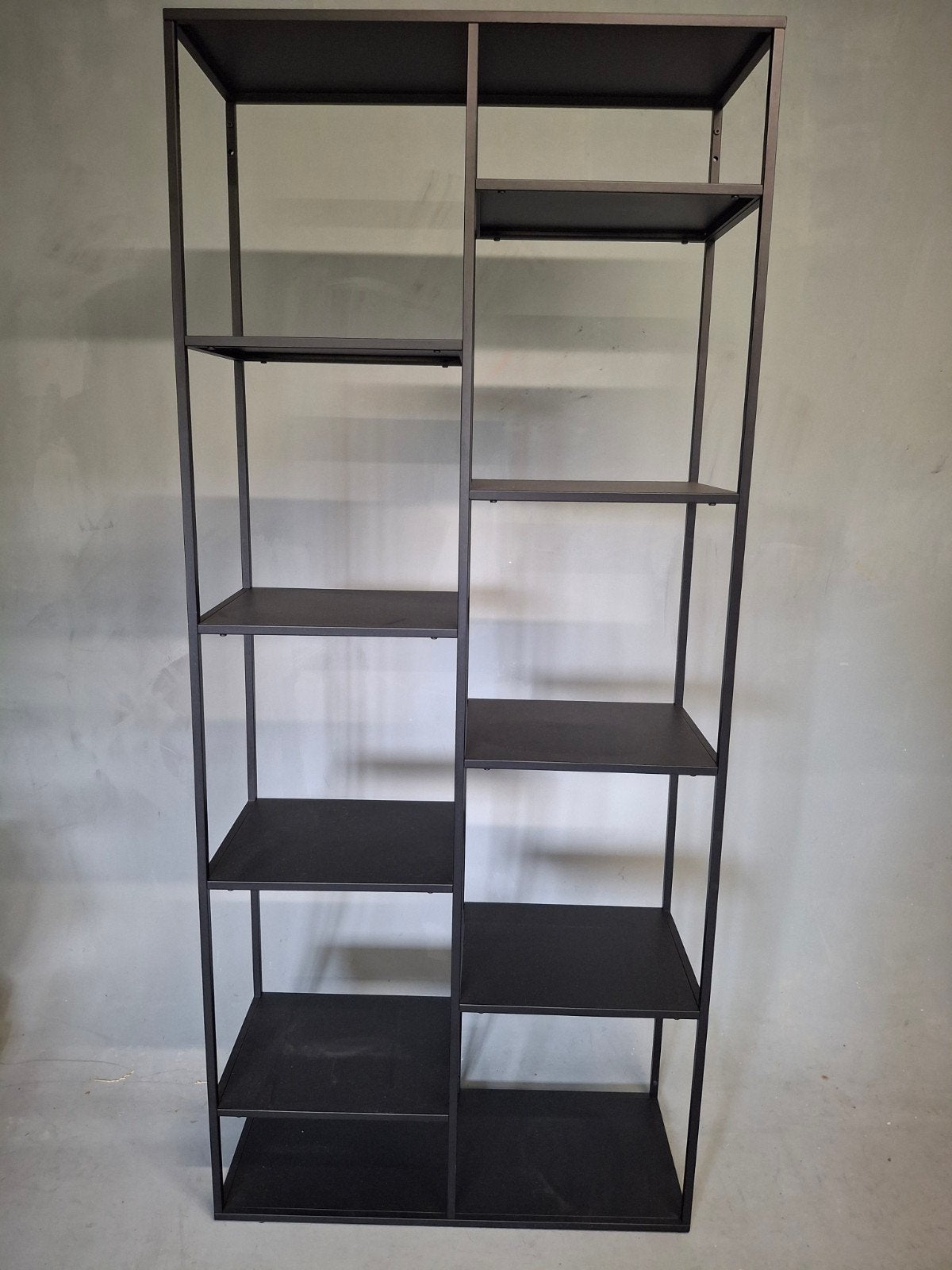 Zwart metalen open vakkenkast van WOOOD., Huis en Inrichting, Met plank(en), Modern, Industrieel, Minimalistisch, Zo goed als nieuw