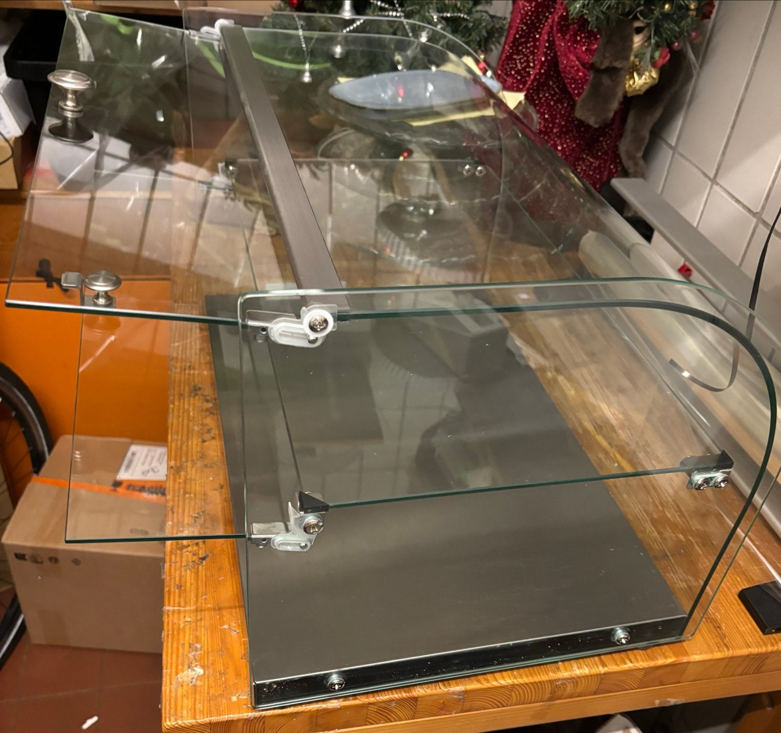 Nette glazen vitrine met RVS onderstel - 55,5x38x36 cm, Ophalen
