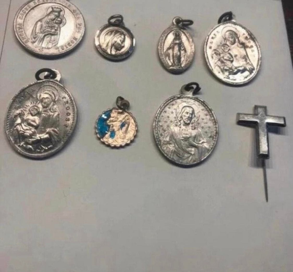 Set van 8 religieuze hangers - Diverse afbeeldingen, Antiek en Kunst, Ophalen of Verzenden