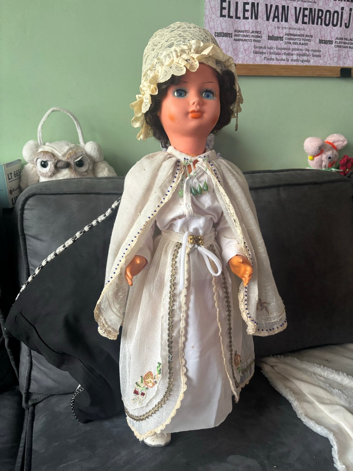 Oude pop in traditionele kleding jaren 1960, Ophalen of Verzenden, Gebruikt, Pop