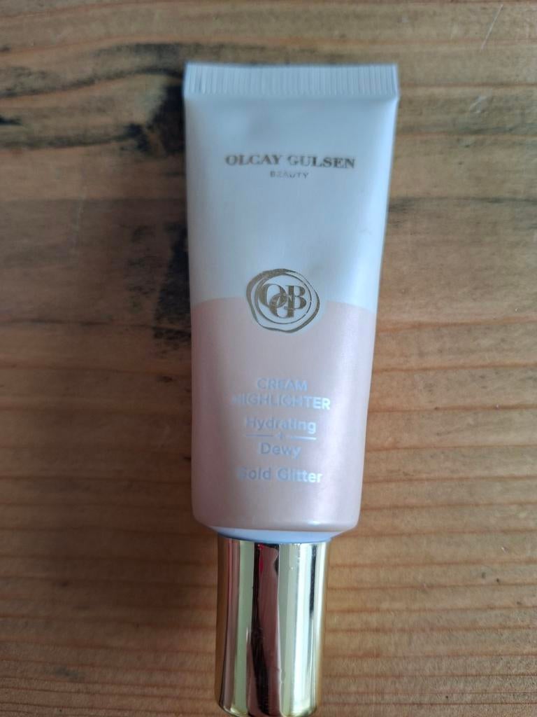 Olcay Gulsen Cream Highlighter Hydrating Dewy Gold Glitter, Ophalen of Verzenden, Zo goed als nieuw, Goud, Gehele gezicht