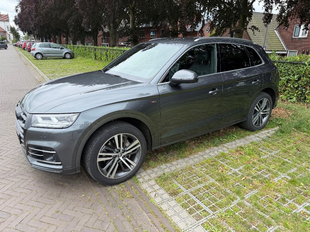 Audi Q5 55 TFSIe quattro S line | B&O | ACC | Privacy |367pk, Automaat, 2005 kg, 1750 kg, Zwart