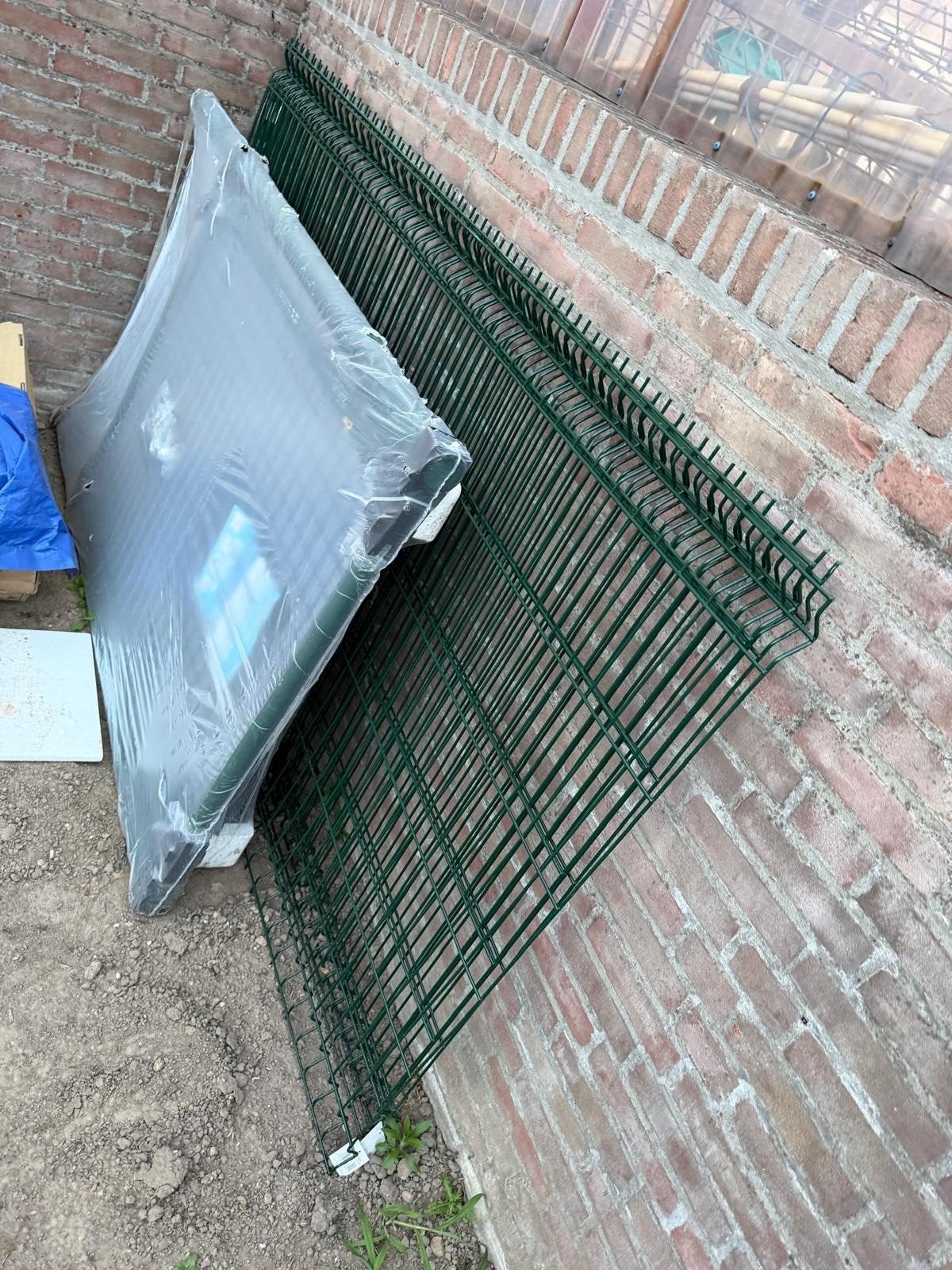 Nieuw hekwerk 4x 2.25m met poort en palen, Ophalen, Met poort, Nieuw, Dubbelstaafmat hekwerk