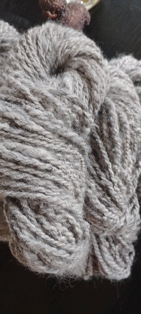 Alpaca wol grijs handgesponnen 990g, Hobby en Vrije tijd, Breien en Haken, Ophalen of Verzenden, Nieuw, Breien of Haken, Wol of Garen