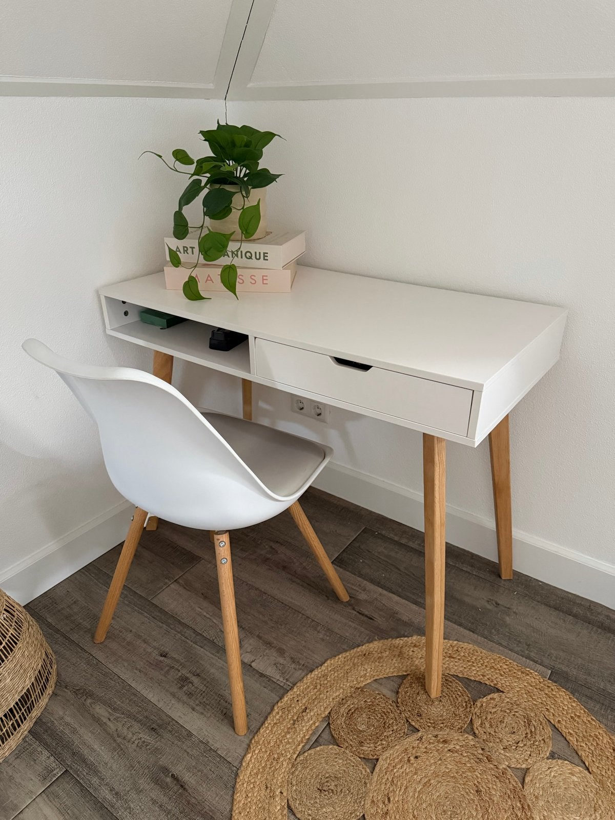 Bureau met stoel van Jysk, Huis en Inrichting, Bureaus, Ophalen, Scandinavisch, Met lades, Zo goed als nieuw
