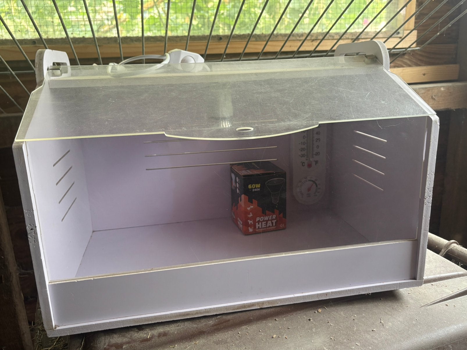 Te koop couveuse warmtehok ziektehok opfokhok, Dieren en Toebehoren, Ophalen, Zo goed als nieuw, Hout, Vogelkooi