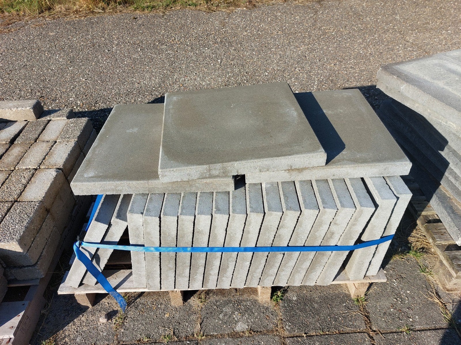 Betonnen terrastegels en klinkers - Gebruikt, Tuin en Terras, Tegels en Klinkers, Ophalen, Gebruikt, Klinkers, 10 m² of meer