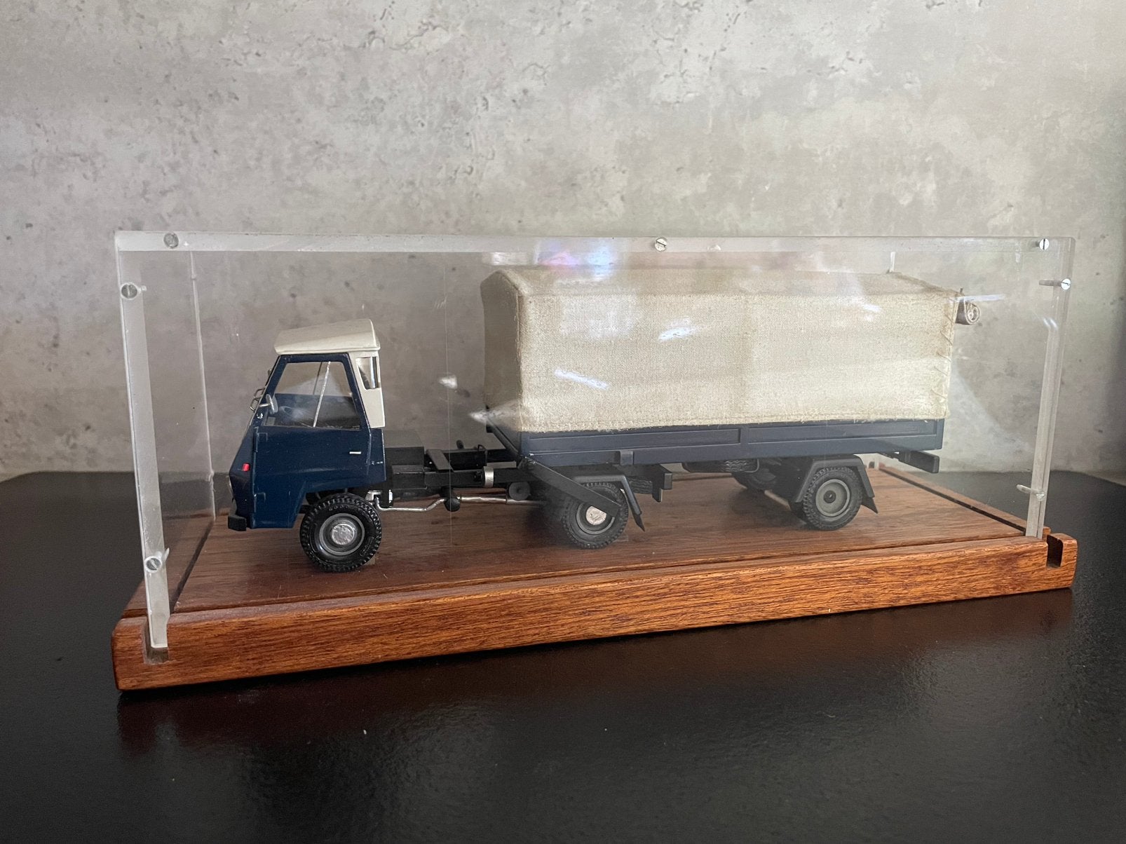 Daf Pony miniatuur in vitrine te koop!, Ophalen of Verzenden, Zo goed als nieuw, Bus of Vrachtwagen, Overige merken