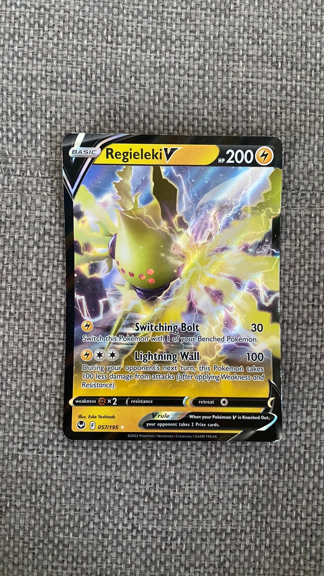 Regieleki V Pokémon Kaart 057/195, Ophalen, Zo goed als nieuw, Losse kaart