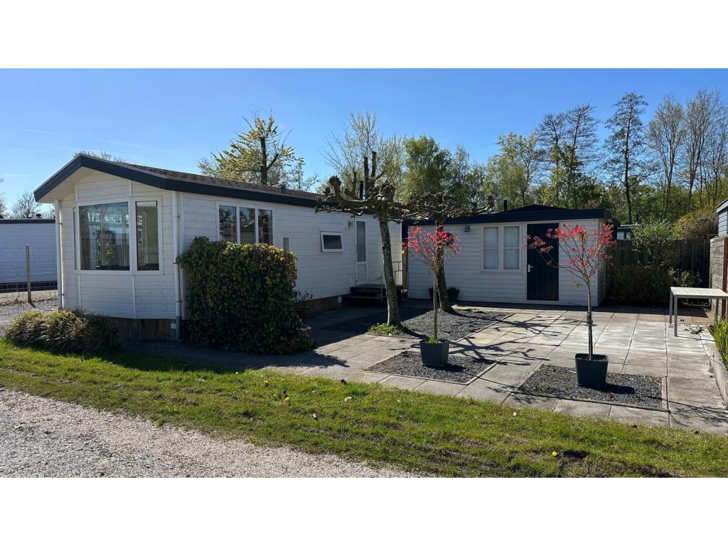 Chalet te koop in Grou, Friesland! R#52R, Caravans en Kamperen, Stacaravans, Tot en met 2