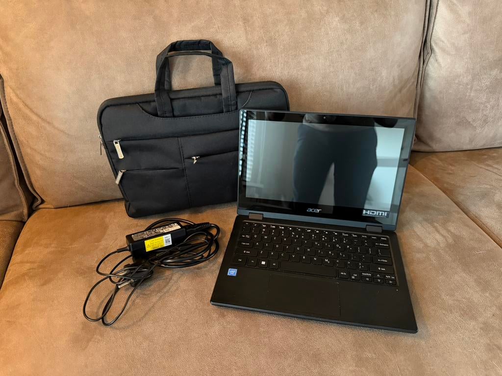 Te koop: Acer Spin 1 SP111-33-C29E, Ophalen, Zo goed als nieuw, Trolleytas