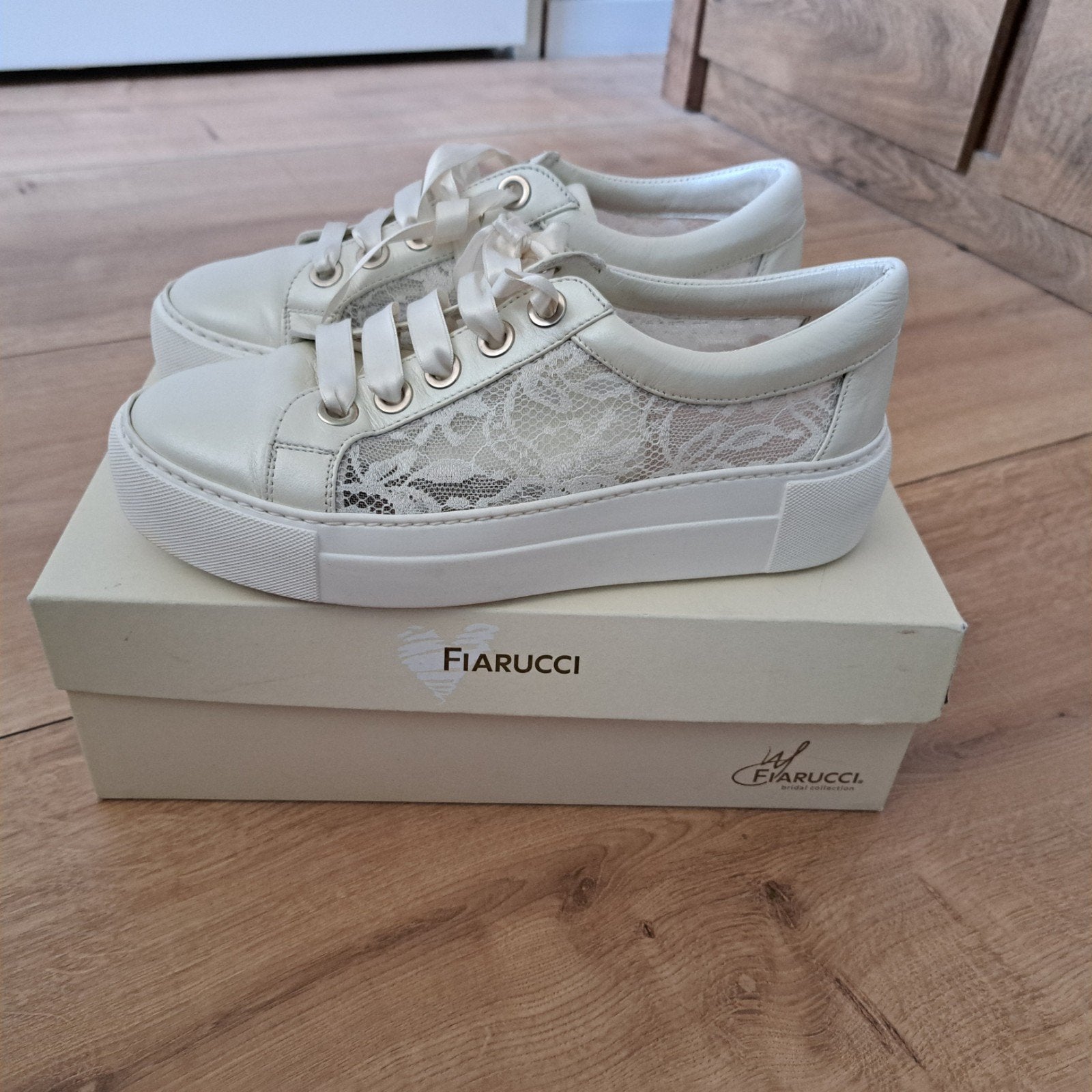 Fiarucci Sneakers bruiloft met Kant en Satijnen Veters, Kleding | Dames, Ophalen, Wit, Fiarucci, Sneakers of Gympen