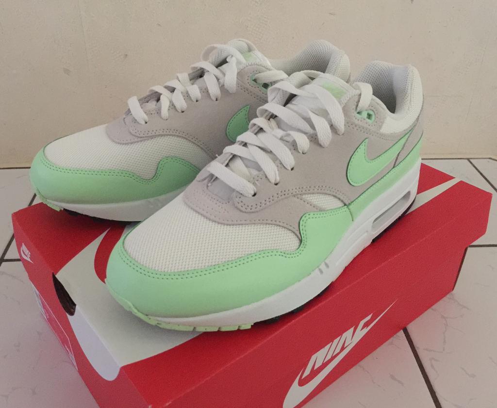 [NIEUW] Nike Air Max 1 Ess Summit White/Vapor Green, Ophalen, Nieuw, Wit