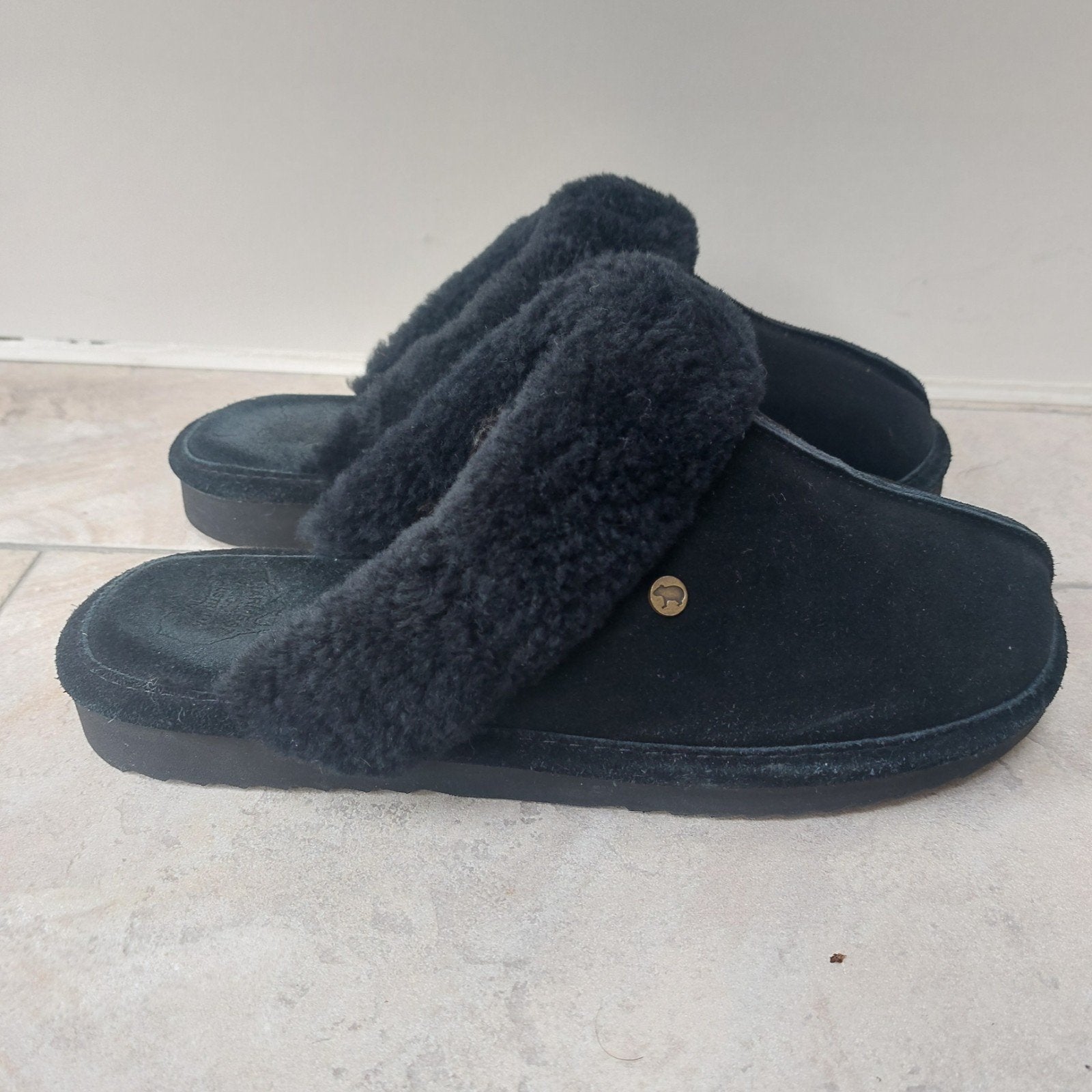 Warmbat schapenvacht/Merinowol pantoffels maat 41, Kleding | Dames, Schoenen, Zwart, Ophalen of Verzenden, Zo goed als nieuw, Pantoffels of Sloffen