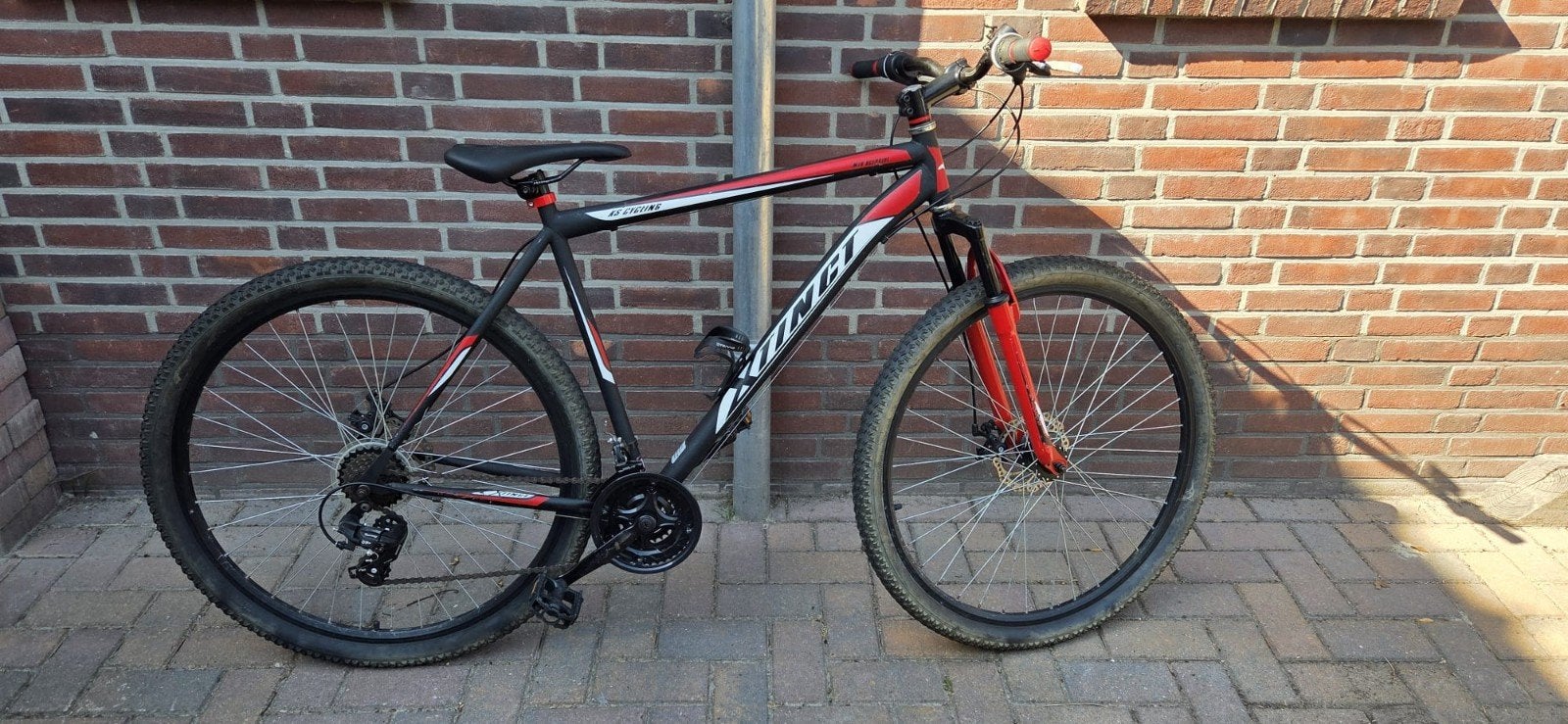 Zwarte en rode mountainbike, Ophalen of Verzenden, Gebruikt, Overige merken