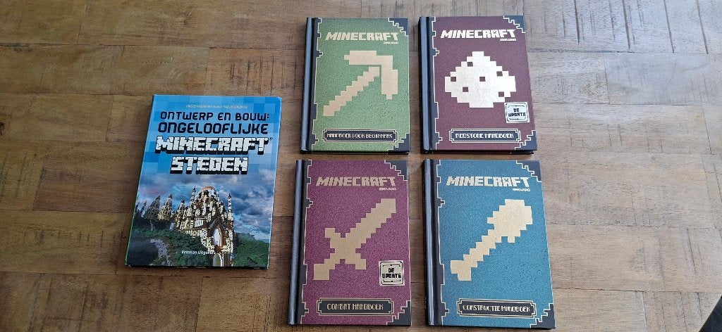 5 Minecraft boeken, Ophalen of Verzenden, Gelezen, Overige onderwerpen