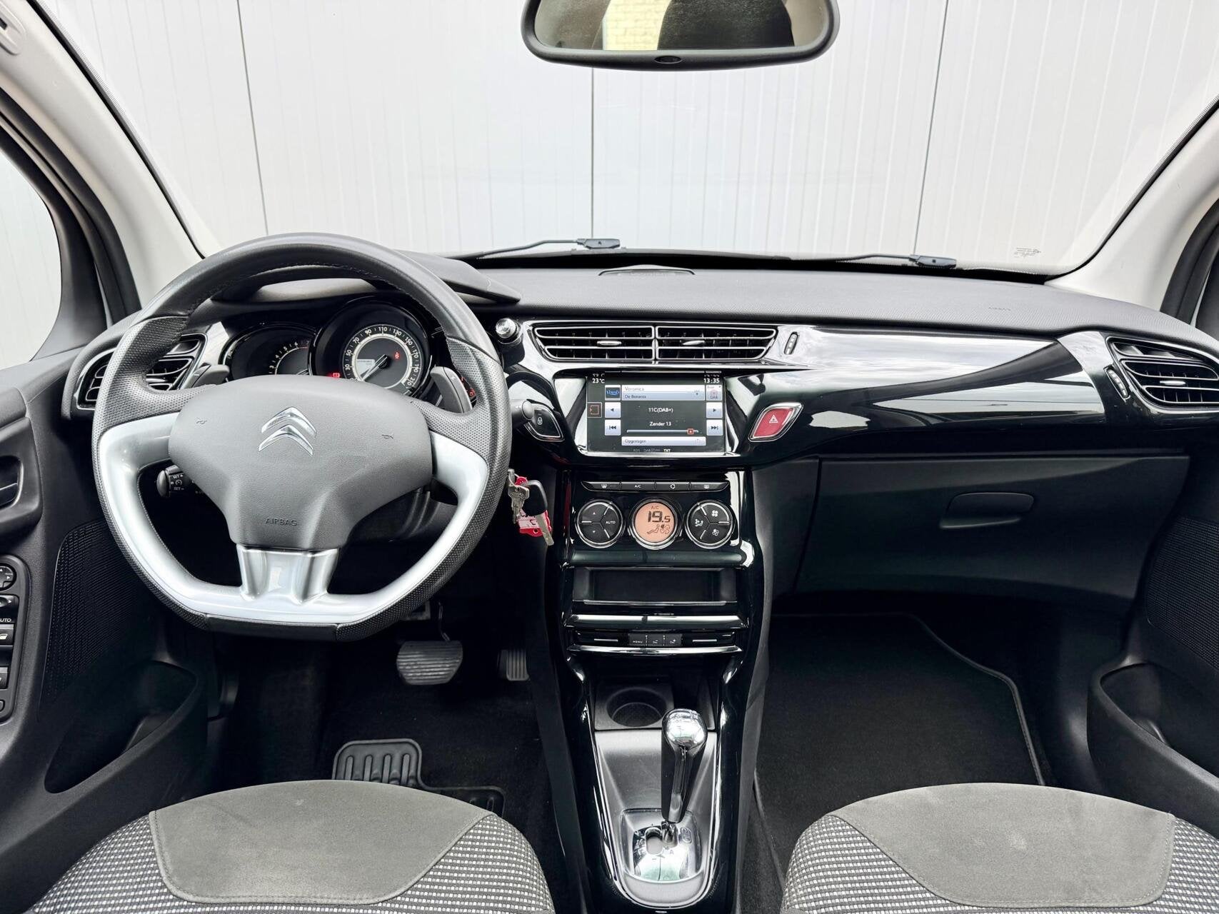 Citroën C3 1.2 Collection | Navi | Camera | Pano | Cruise, Gebruikt, Euro 6, 1199 cc, 82 pk