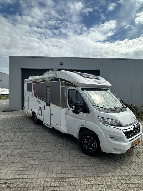 Bürstner Ixeo  Edition 30 | 2018 | 58.849 km |Enkele bedden, Caravans en Kamperen, Standaard zit, Ringverwarming, Bedrijf, Luifel