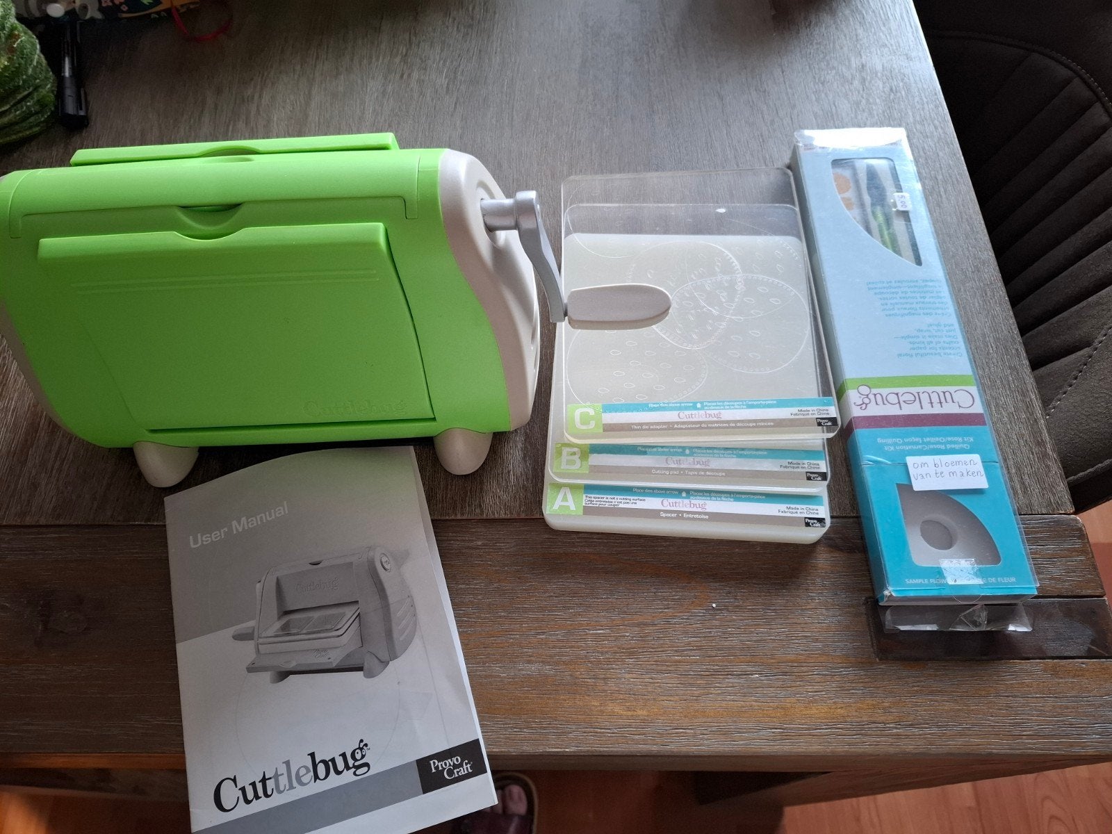 Nette Cuttlebug snij- en embossingmachine, Gebruikt, Groen, Ophalen of Verzenden, Geschikt voor karton