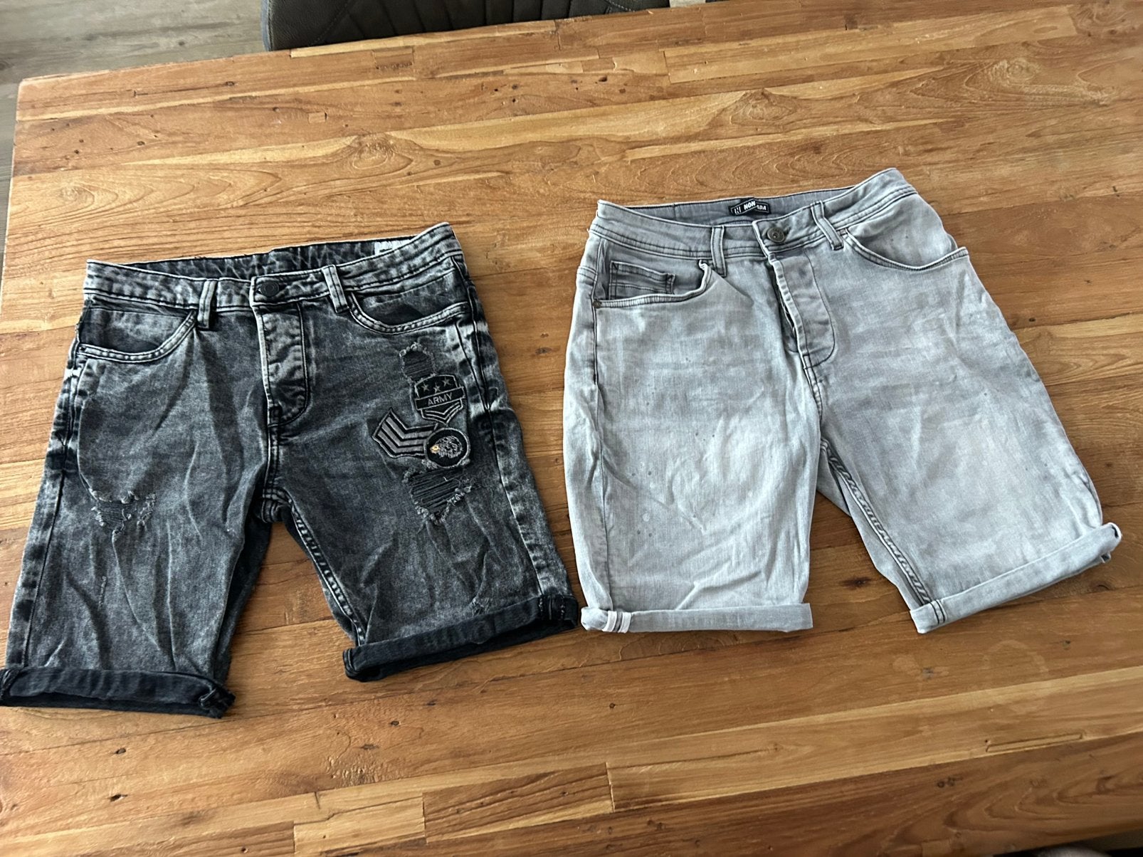 Korte spijkerbroek (2x) - denim, Ophalen of Verzenden, Gedragen, Grijs, W32 (confectie 46) of kleiner