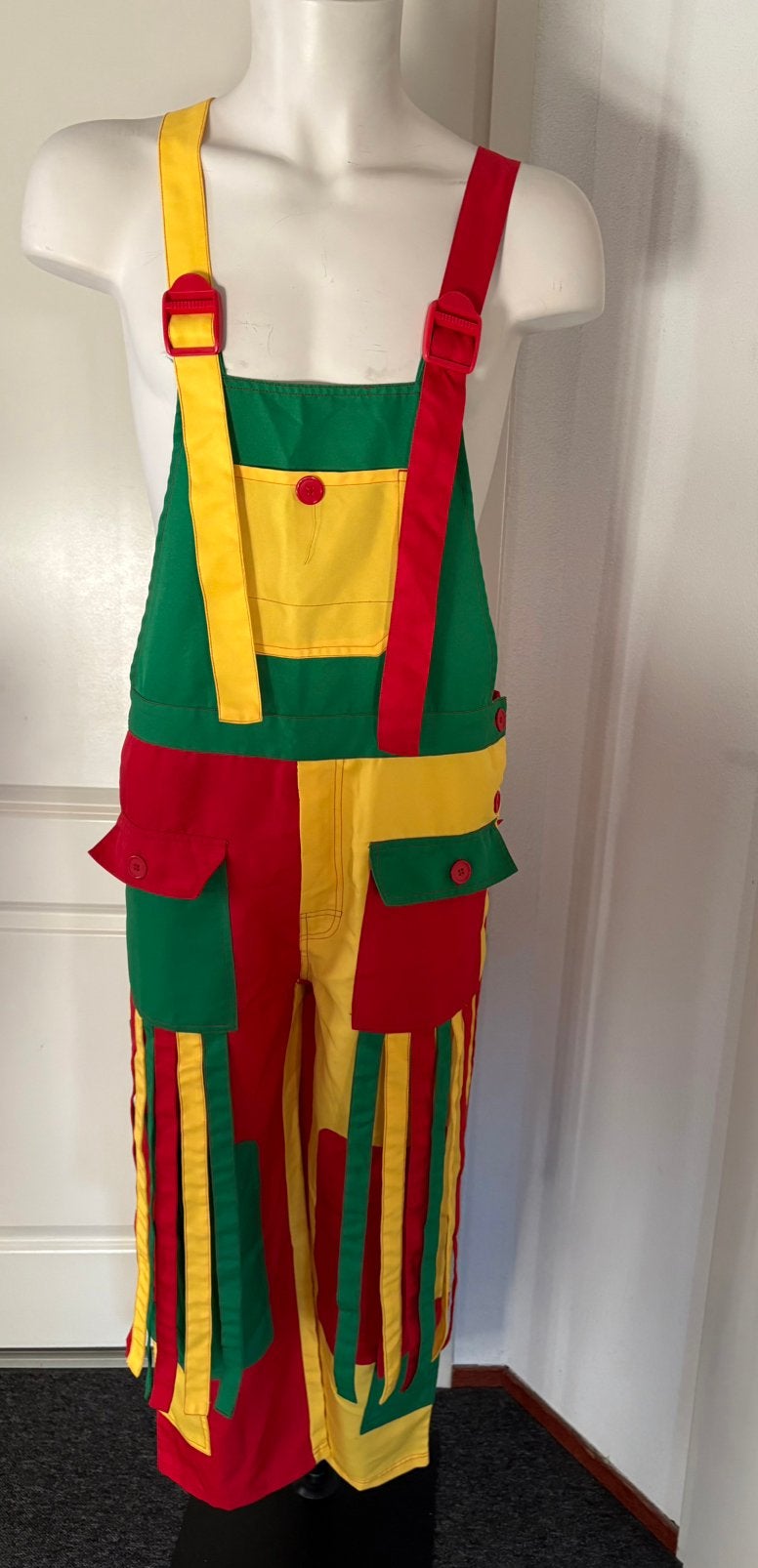 Tuinbroek Rood/geel/groen Heren maat 50 Dames maat 40 Unisex, Ophalen of Verzenden, Zo goed als nieuw, Maat 46/48 (XL) of groter