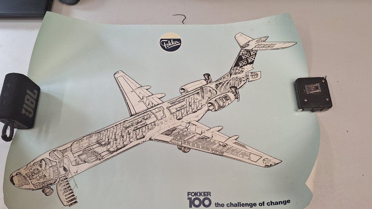Fokker 100 Vliegtuig Poster - The Challenge of Change, Ophalen of Verzenden, Gebruikt, Kaart, Foto of Prent