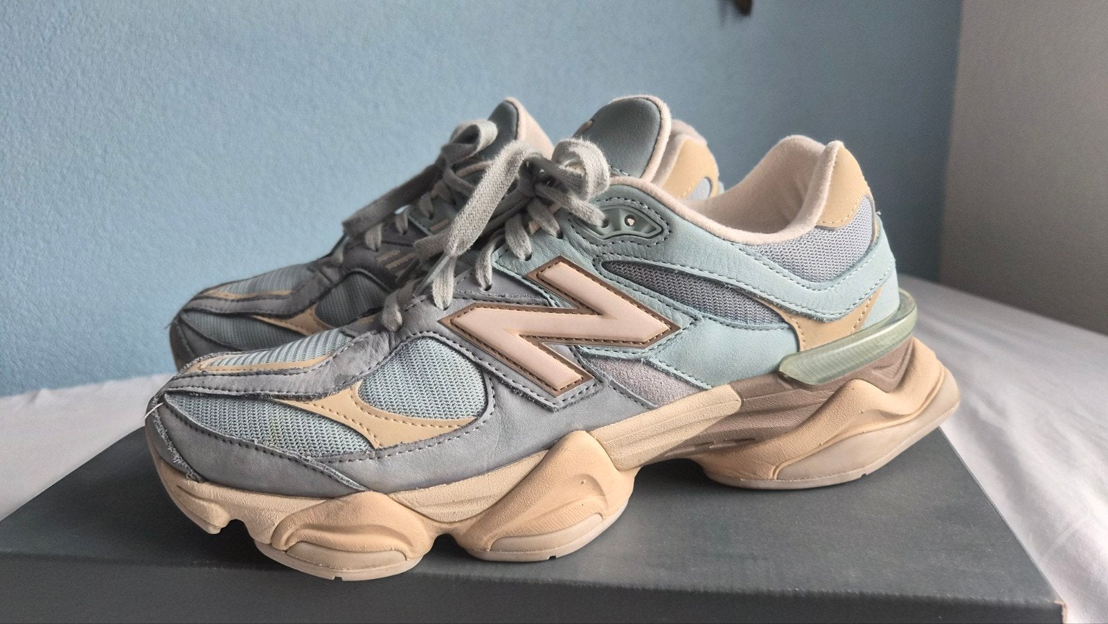 New Balance 9060 blue haze, Verzenden, Zo goed als nieuw, Blauw