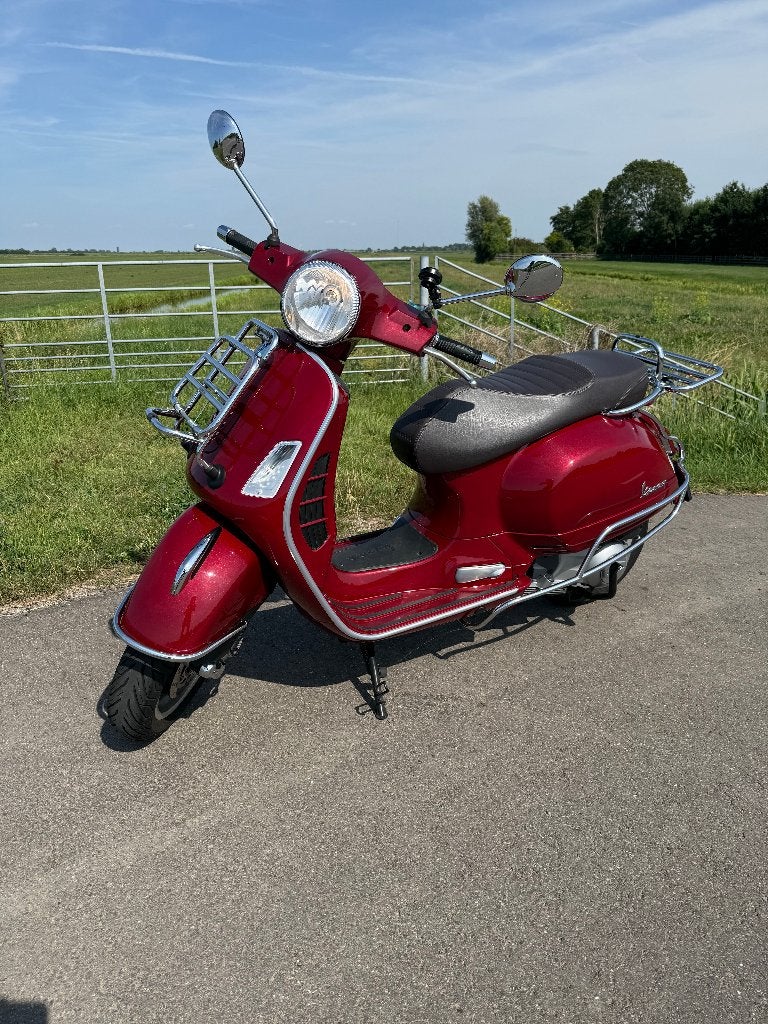 Vespa 300 GTS i.e. ABS, Scooter, Particulier, Minimaal motorrijbewijs A2, Automaat