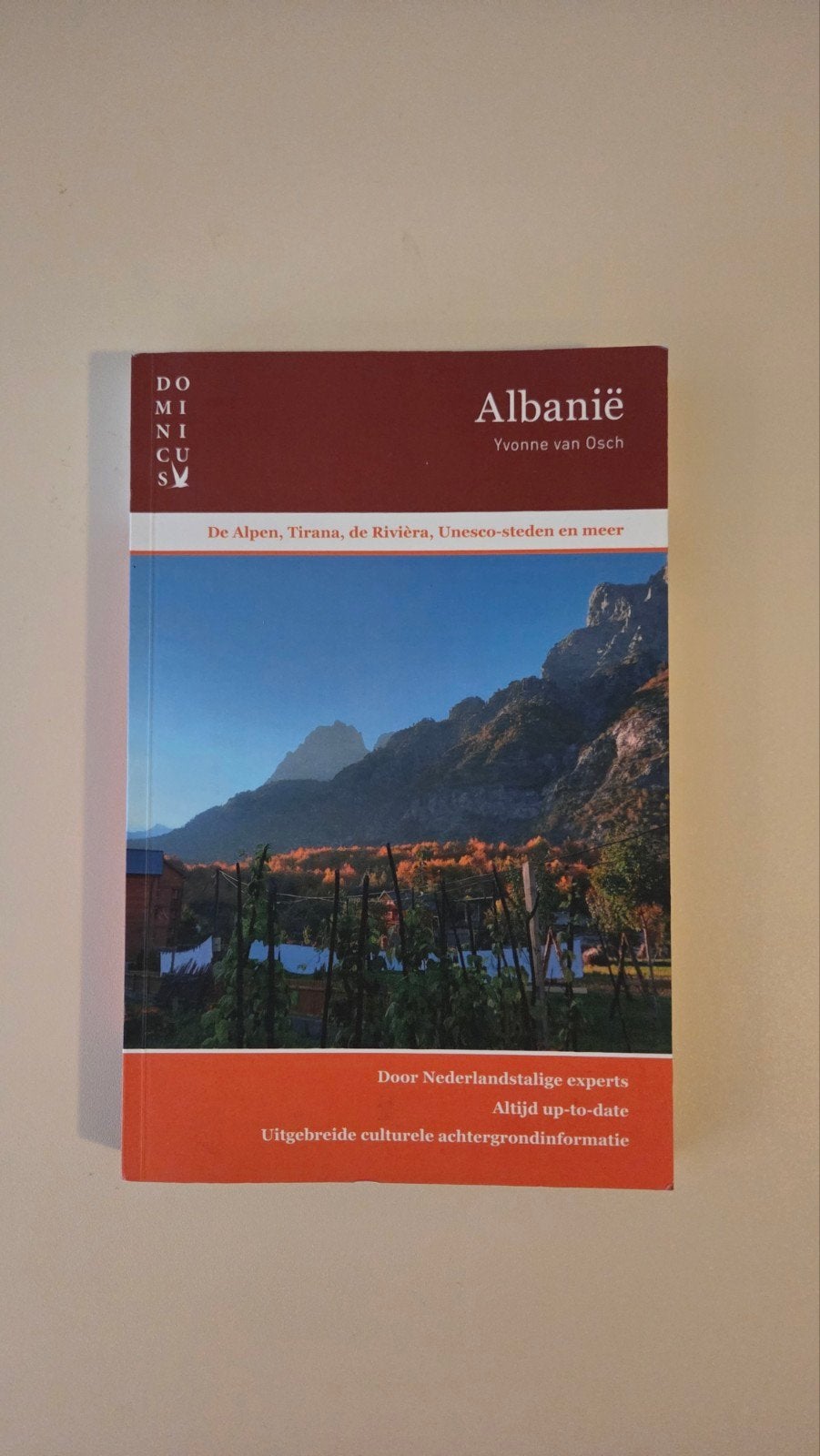 Dominicus Albanië Reisgids - Yvonne van Osch, Europa, Ophalen of Verzenden, Reisgids of -boek, Yvonne van Osch