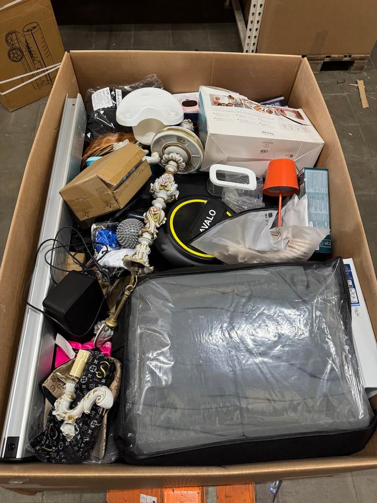 Palletbox vol met goederen uit een restpartij, Ophalen, ., Nieuw, .