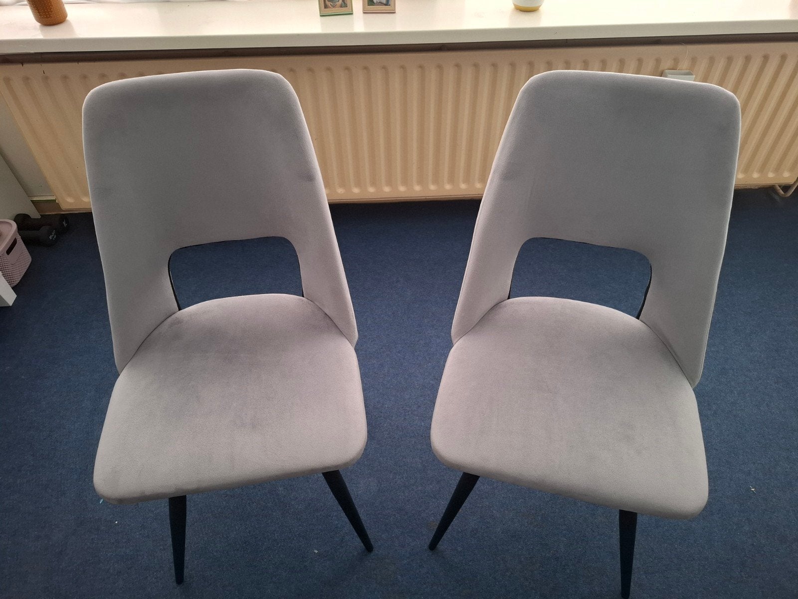 2 draaibare eetkamerstoelen, Ophalen, Zo goed als nieuw, Grijs, Twee