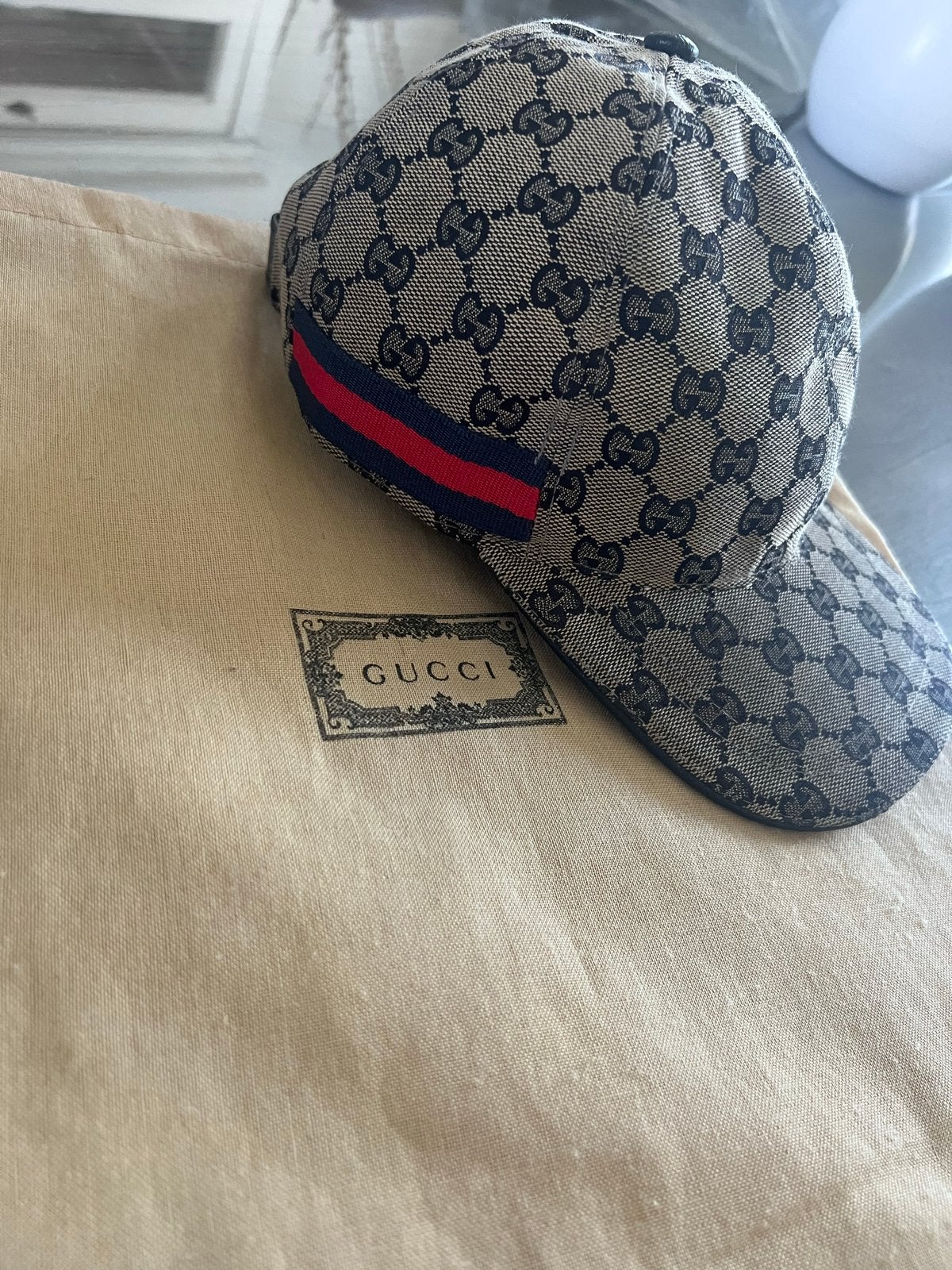 Gucci pet baseball cap maat M GG-monogram limited edition, Kleding | Heren, Ophalen of Verzenden, Zo goed als nieuw, 57 cm (M, 7⅛ inch) of minder