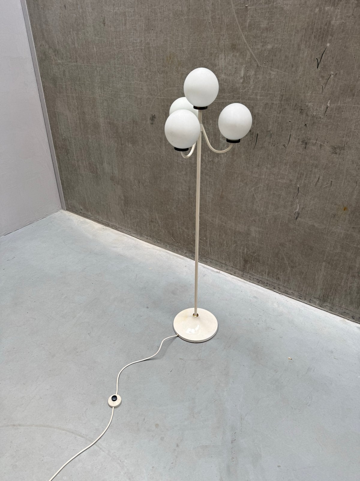 Vintage Witte Space Age Vloerlamp Met 4 Bollen, Ophalen, Gebruikt, 100 tot 150 cm, Glas