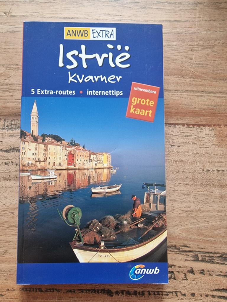 ANWB Extra Reisgids Istrië Kvarner met uitneembare kaart, Europa, Ophalen of Verzenden, Zo goed als nieuw, Reisgids of -boek