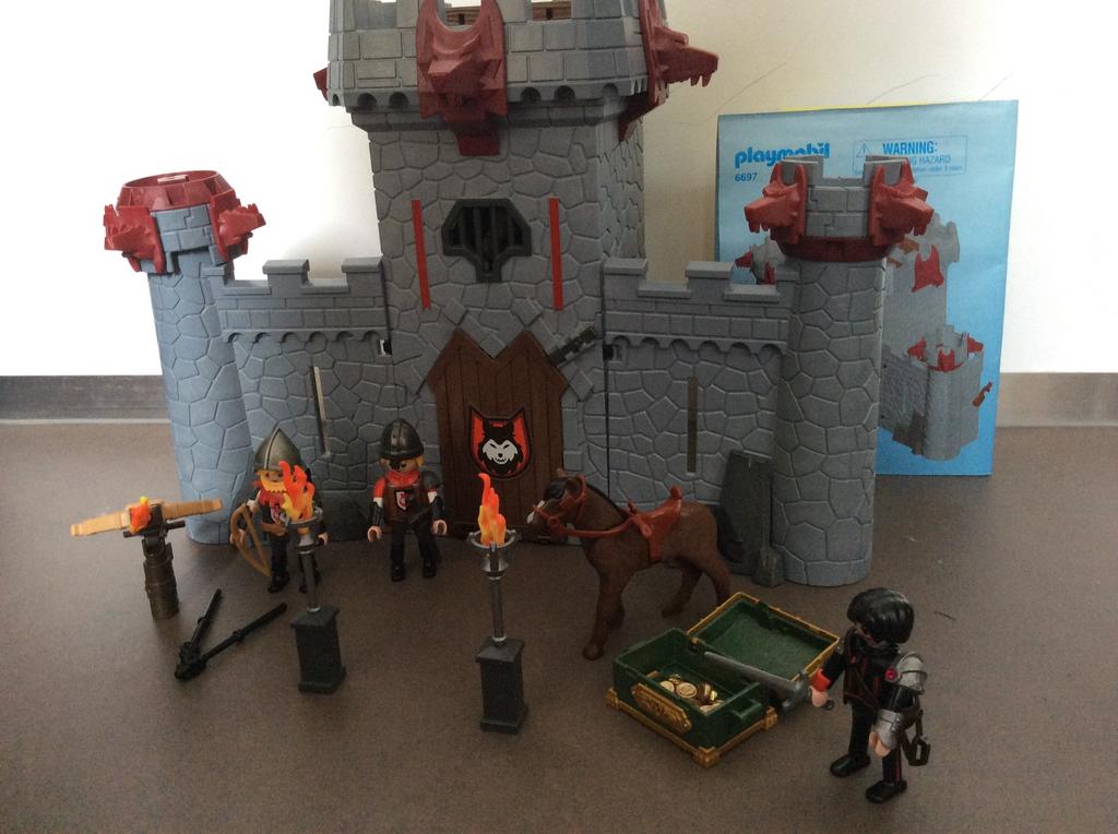 Playmobiel wolvenkasteel 6697, Ophalen, Zo goed als nieuw, Complete set