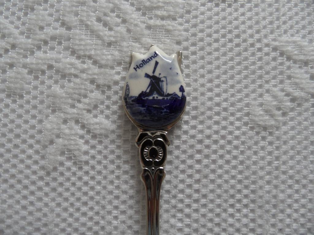 lepeltje met "Delfts" blauw steentje en Holland, Ophalen of Verzenden