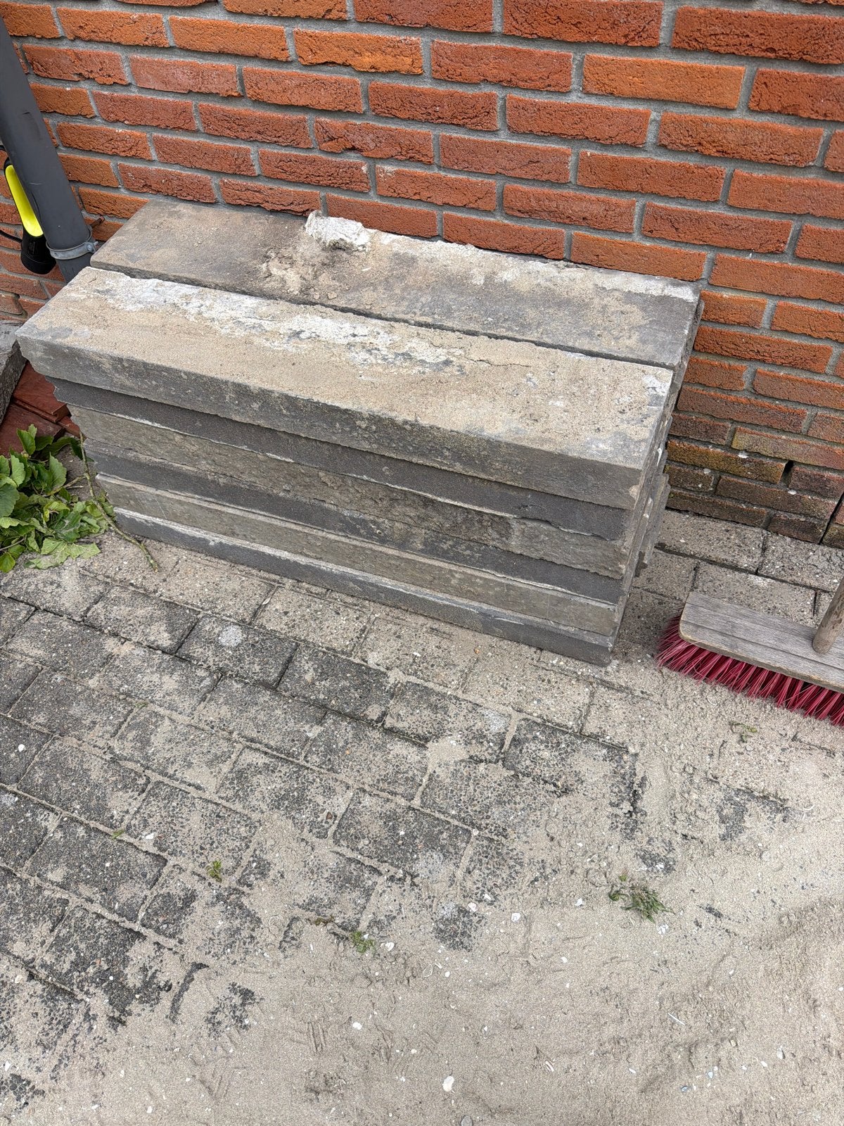 12 opsluitbanden 8x20x100 GRATIS af te halen, Gebruikt, Overige typen, Ophalen of Verzenden, Minder dan 5 m²
