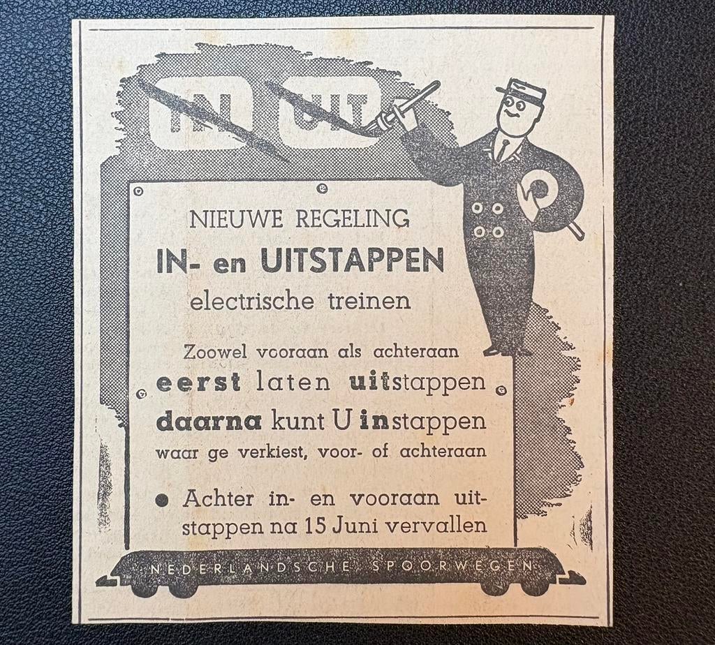 Oude advertentie NS ‘In- en uitstappen’ (1944), Verzamelen, Ophalen of Verzenden, Gebruikt, Trein
